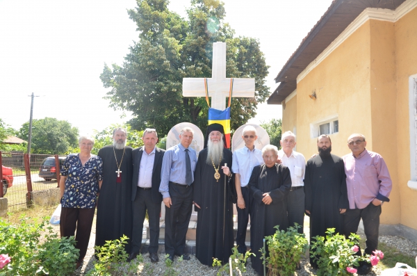A fost sfințită o troiță ridicată în memoria victimelor deportărilor în Bărăgan