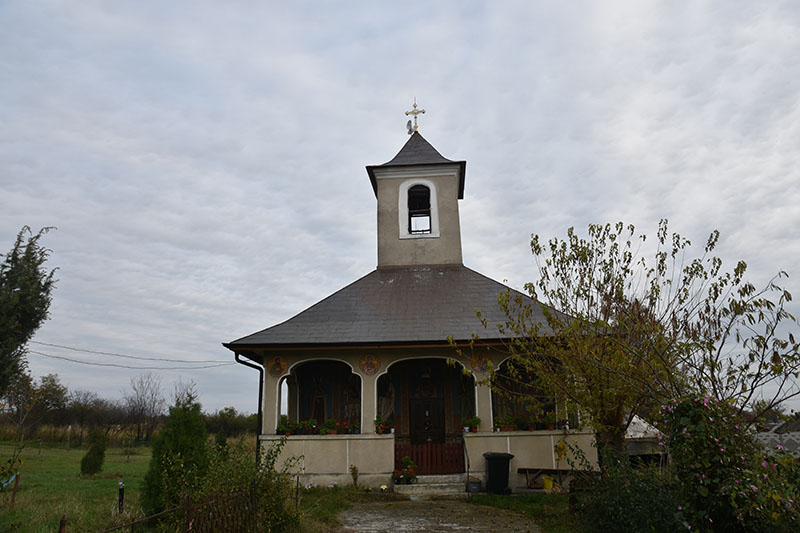 biserica balta verde