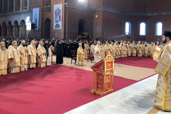 Patriarhii Teofil al Ierusalimului și Daniel al României au oficiat Sfânta Liturghie la primul hram al Catedralei Naționale