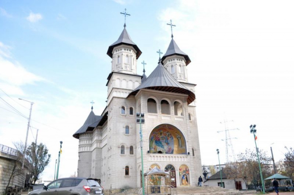 Ierarhul nostru va sluji duminică la Iași
