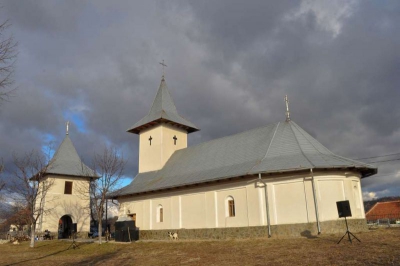 Slujbă cu arhiereu la parohia mehedinţeană Godeanu