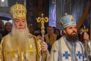 Izvorul Tămăduirii - Doi Arhierei au slujit la Mănăstirea Gura Motrului