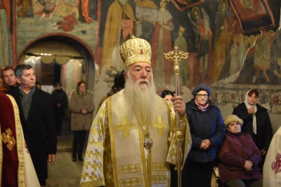 Slujire arhierească la Mănăstirea Strehaia în Duminica a XXVIII-a după Rusalii