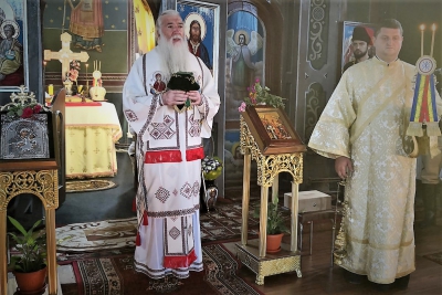 Slujbă arhierească și botez în parohia Izvorul Bârzii