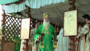 Mănăstirea Cerneți, loc de rugăciune și binecuvântare arhierească în ziua praznicului Rusaliilor
