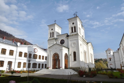 Ierarhul mehedinţenilor va sluji duminică, 20 noiembrie, la mănăstirea Bistriţa