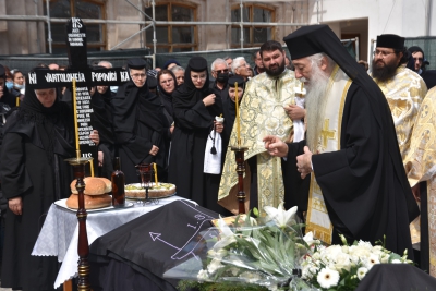 Maica Vartolomeia Popovici de la Schitul Cioclovina de Sus a fost prohodită