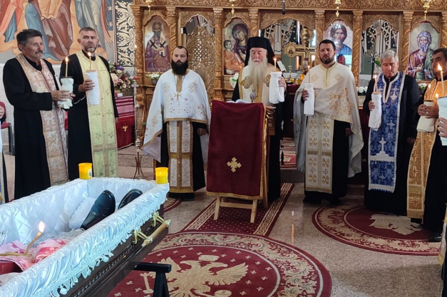 Părintele Constantin Ursoniu a fost prohodit în biserica parohiei „Sfântul Apostol Andrei” - Aluniş din Drobeta Turnu Severin