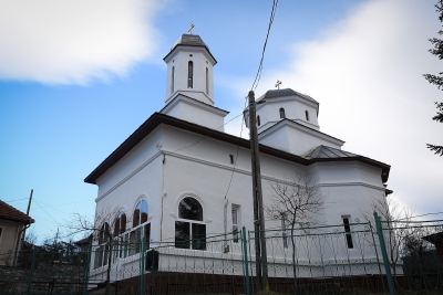 Resfinţire de biserică la parohia Obârşia Cloşani