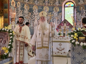 Biserica nouă din Balotești și-a sărbătorit hramul „Soborul Sfinților Apostoli” în prezența Preasfințitului Părinte Nicodim