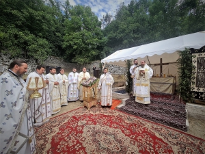 Hramul de vară al Mănăstirii Baia de Aramă