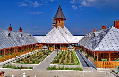 Zi de hram pentru obştea Mănăstirii Sfânta Ana din Orşova