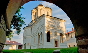 Biserica Mănăstirii Gura Motrului va fi sfințită în Duminica a XVIII-a după Rusalii
