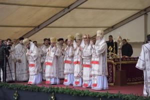 Peste 15.000 de persoane la praznicul de la Mănăstirea "Peștera Sfântului Andrei"