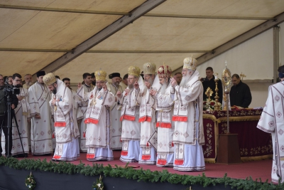 Peste 15.000 de persoane la praznicul de la Mănăstirea "Peștera Sfântului Andrei"