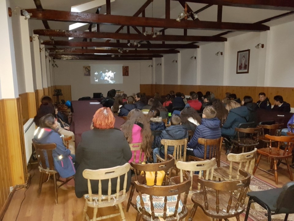 Proiecţie gratuită de film pentru copiii implicaţi în proiectul Vladislav I Vlaicu domnitorul Ţării Româneşti 1364–1377. 640 ani redescoperirea unei personalităţi