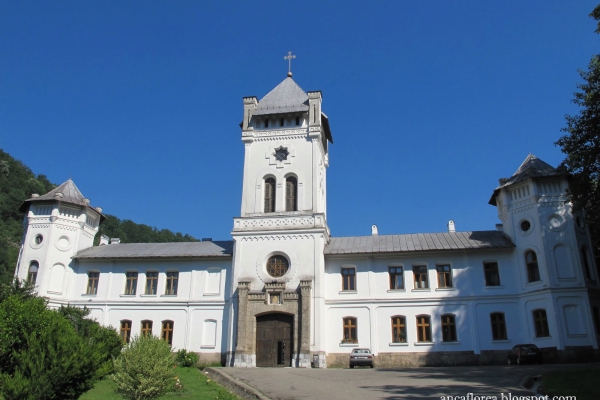Preasfinţitul Nicodim va susţine un curs pentru clericii prezenţi la cursurile de definitivat şi gradul II de la Mănăstirea Tismana