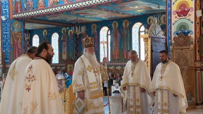 Slujire arhierească și hirotonie de diacon în Duminica a VI-a după Rusalii, la Catedrala Episcopală din Drobeta-Turnu Severin