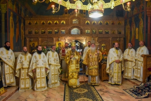 Cu prilejul zilei de naştere, Preasfinţitul Nicodim a slujit alături de Preasfinţitul Părinte Siluan şi de stareţii mănăstirilor mehedințene