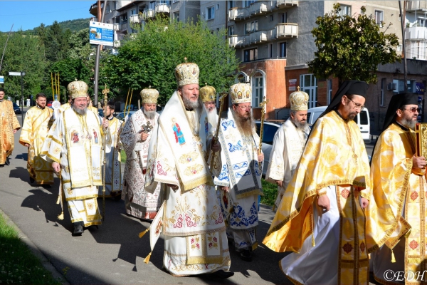 Sărbătoarea Sfinților Apostoli Petru și Pavel - Hramul de vară al Catedralei din Deva
