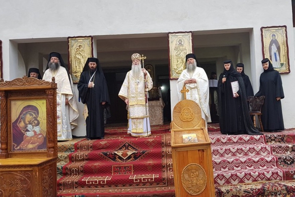 Mănăstirea mehedințeană Coșuștea-Crivelnic și-a serbat hramul