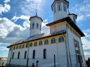 În Duminica Samarinencii, Preasfinţitul Părinte Nicodim va sfinţi noua biserică din localitatea Godeanu