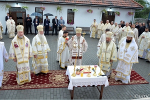 Sobor de cinci arhierei la sfinţirea bisericii din localitatea Gothatea