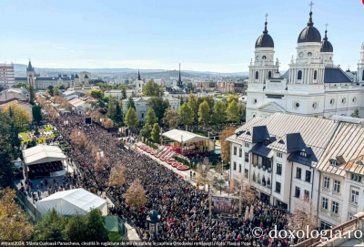 Zeci de mii de pelerini au participat luni la hramul Sfintei Cuvioase Parascheva de la Iași