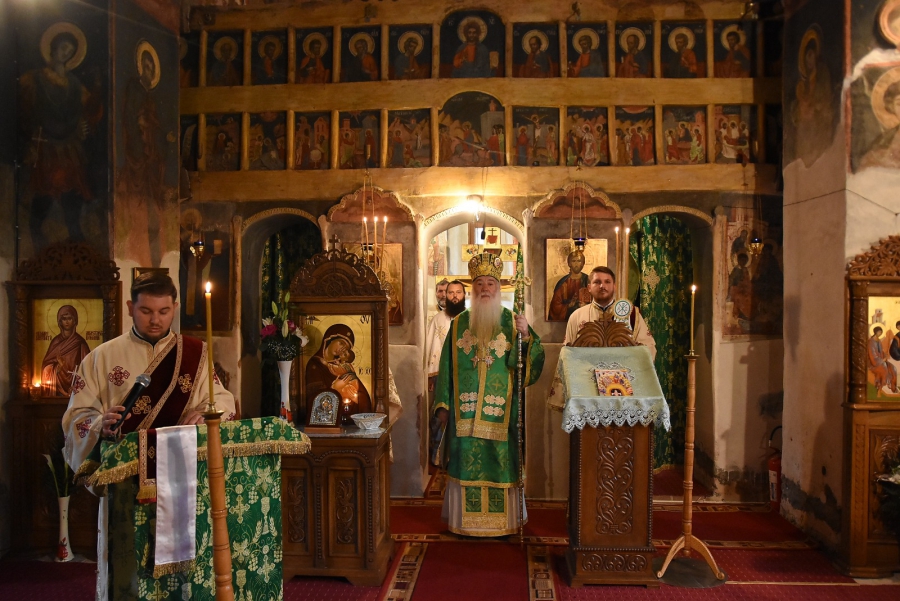 Mănăstirea Cerneți și-a serbat cu anticipație hramul