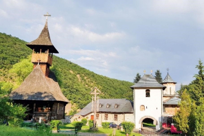 Sărbătoarea Sfinţilor Împăraţi Constantin şi Elena - hramul bisericii de lemn a mănăstirii Topolnița