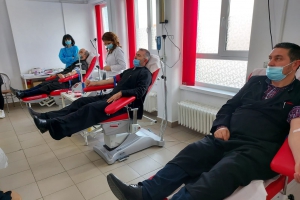 Aproximativ 25 de clerici din Protoieria Drobeta au donat sânge