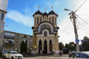 În Duminica a XX-a după Rusalii, Preasfințitul Nicodim a săvârșit Sfânta Liturghie în biserica „Sfântul Gheorghe - Vechi” din Severin