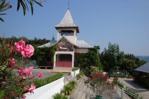 Sfinţirea altarului de vară al mănăstirii "Sfânta Ana" din municipiul Orşova