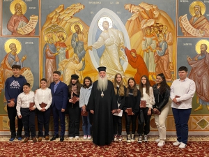 Elevii calificaţi la faza naţională a Olimpiadei de Religie şi a Olimpiadei Interdisciplinare de Limba şi Literatura Română şi Religie au primit binecuvântarea Preasfinţitului Părinte Nicodim