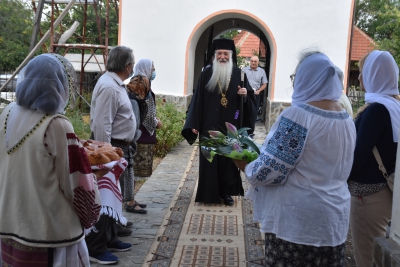 Sfânta Liturghie și parastas în Parohia Godeanu