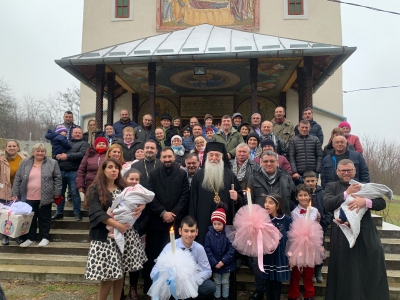 Slujbă arhierească și botez în Parohia Bâcleș
