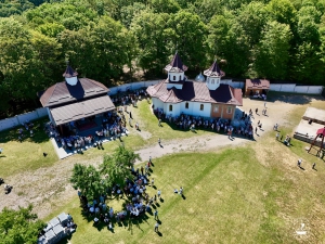 Zi de mare bucurie duhovnicească pentru obştea monahală de la Mănăstirea Mărcuş din Episcopia Covasnei şi Harghitei