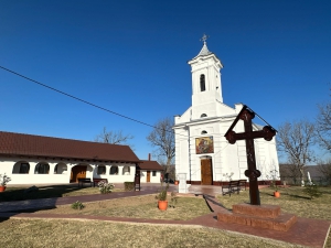 În Duminica a XXV-a după Rusalii, biserica din parohia Comanda va fi resfinţită