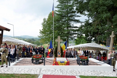 A fost sfințită pictura bisericii care veghează la mormântul lui Avram Iancu din localitatea Ţebea