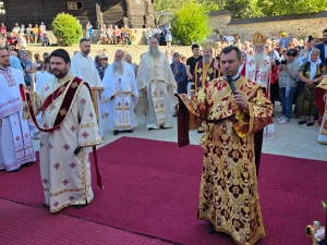 Slujbă arhierească și popas duhovnicesc la hramul Mănăstirii Topolnița