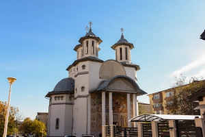 În Duminica a XXVI-a după Pogorârea Duhului Sfânt, Preasfințitul Nicodim a slujit în parohia Naşterea Maicii Domnului-Meva