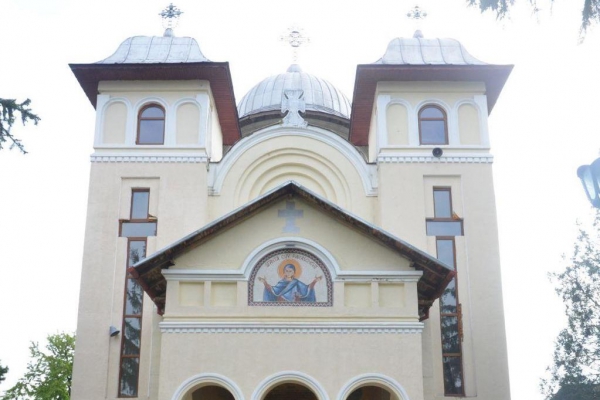 Slujbă arhierească la catedrala Sfânta Parascheva din Strehaia