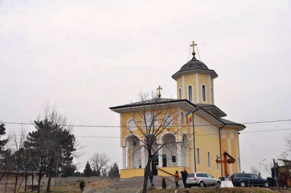 Hram la biserica "Sfântul Apostol Andrei" din cartierul Aluniş