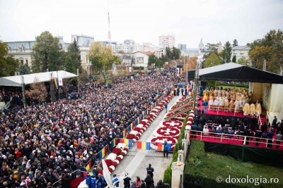 35000 de credincioși s-au rugat într-un glas la Iași, de ziua Sfintei Cuvioase Parascheva