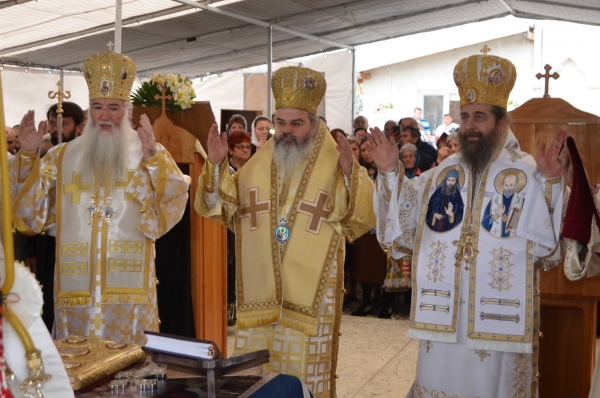 Trei arhierei în rugăciune la Hramul Mănăstirii Jiana