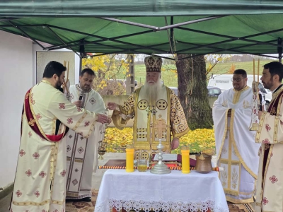 De praznicul Sfinților Arhangheli, Preasfințitul Părinte Nicodim a slujit în biserica parohiei Buicești din protopopiatul Strehaia