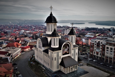 Slujiri arhierești la Catedrala Episcopală din Drobeta Turnu Severin în Vinerea și Sâmbăta Mare