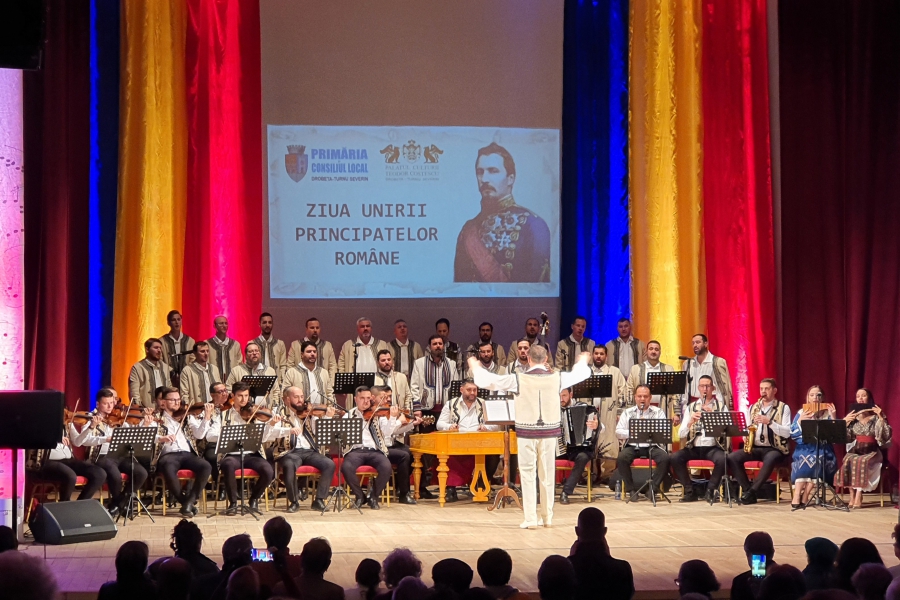 Spectacol folcloric extraordinar susținut de Corul „Kinonia”, Orchestra „Lăutarii Mehedințiului” şi Ansamblul „Maria Tănase”, în cinstea zilei Unirii Principatelor Române
