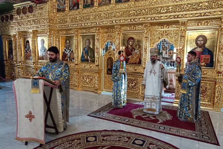 Preasfinţitul Părinte Macarie, Episcopul Ortodox Român al Europei de Nord, a slujit la Catedrala Episcopală din Drobeta Turnu Severin