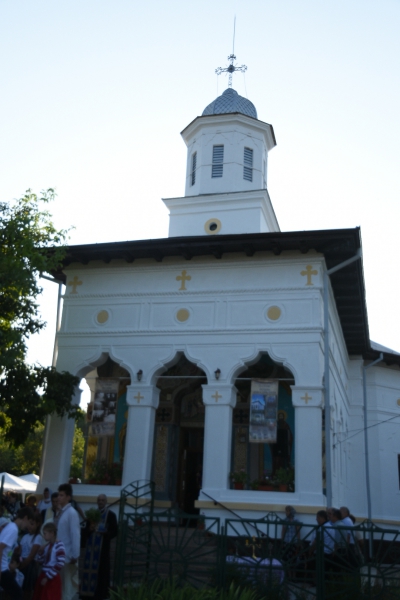 Biserica parohială din satul Izvoru Aneștilor a fost resfințită